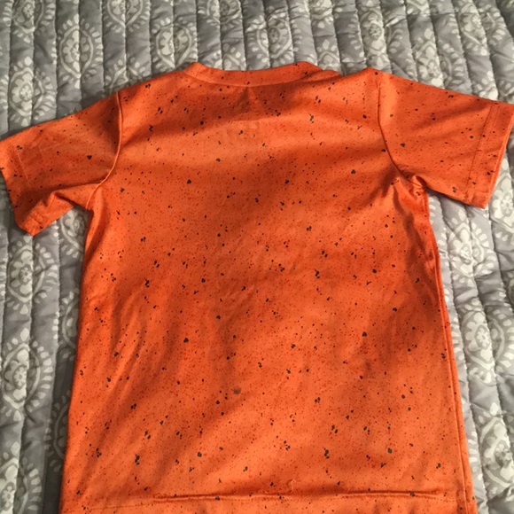 Nike tee - Picture 2 of 6